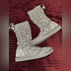 Ugg Blythe Gray Knit 🧶 Boots - no box